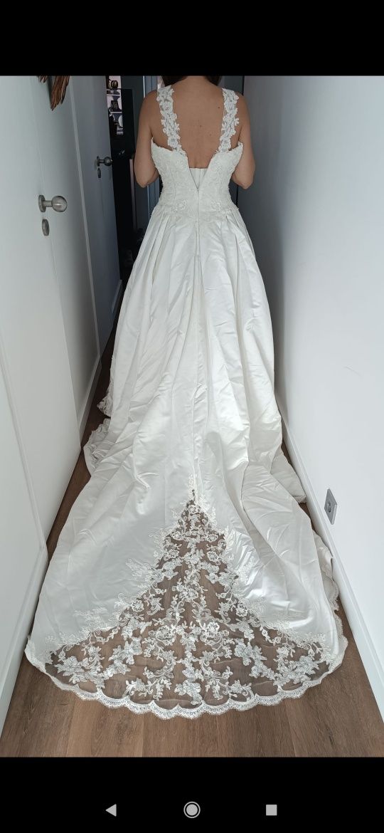 Vestido de noiva  com cauda