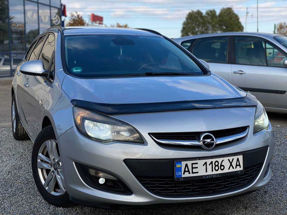 Продам Opel Astra 2015 1.6 Дизель , обслужена.