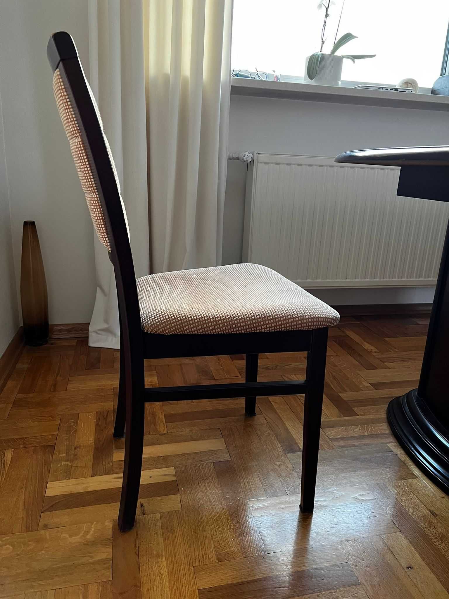 8 Krzeseł z drewna bukowego tapicerowane