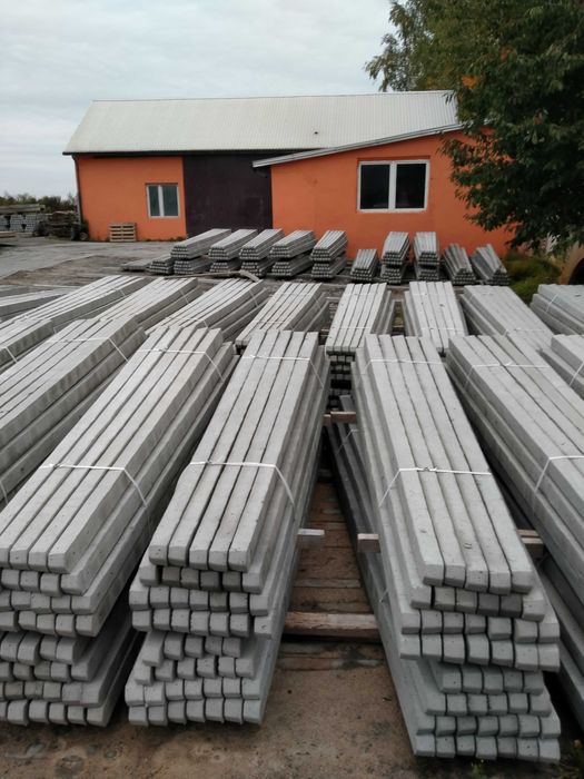 SŁUPKI Betonowe do siatki i  sadu PRODUCENT
