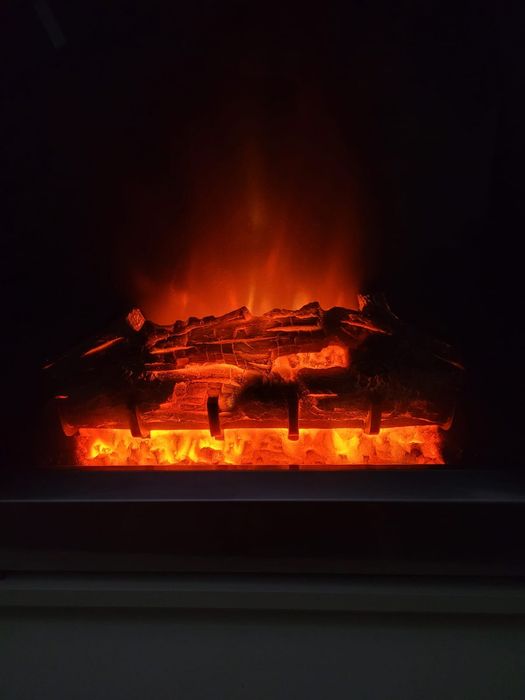 Kominek w obudowie ledowy