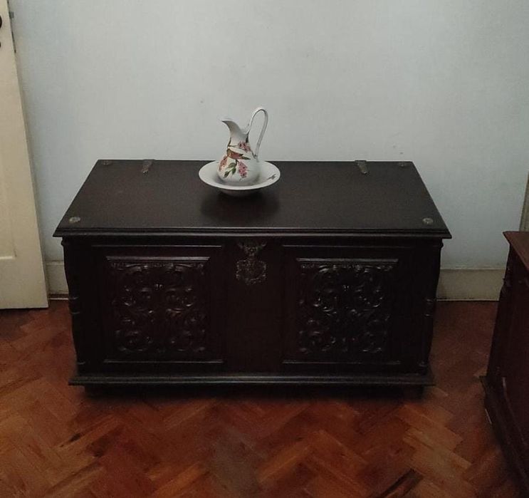 Arca de madeira antiga