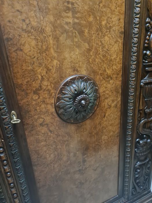 Biblioteka antyk lwie łapy