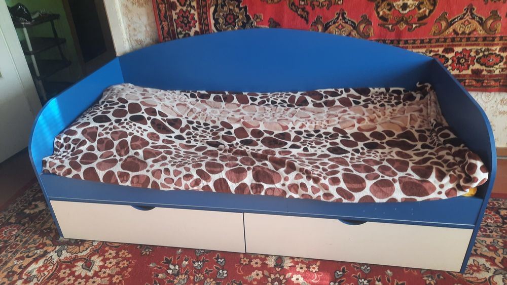 Ліжко односпальне в гарному стані