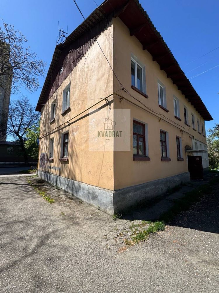Продам 2-кімнатну квартиру біля делікатесів