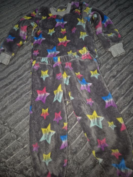 Продам дві теплі піжами на 2 -3 роки