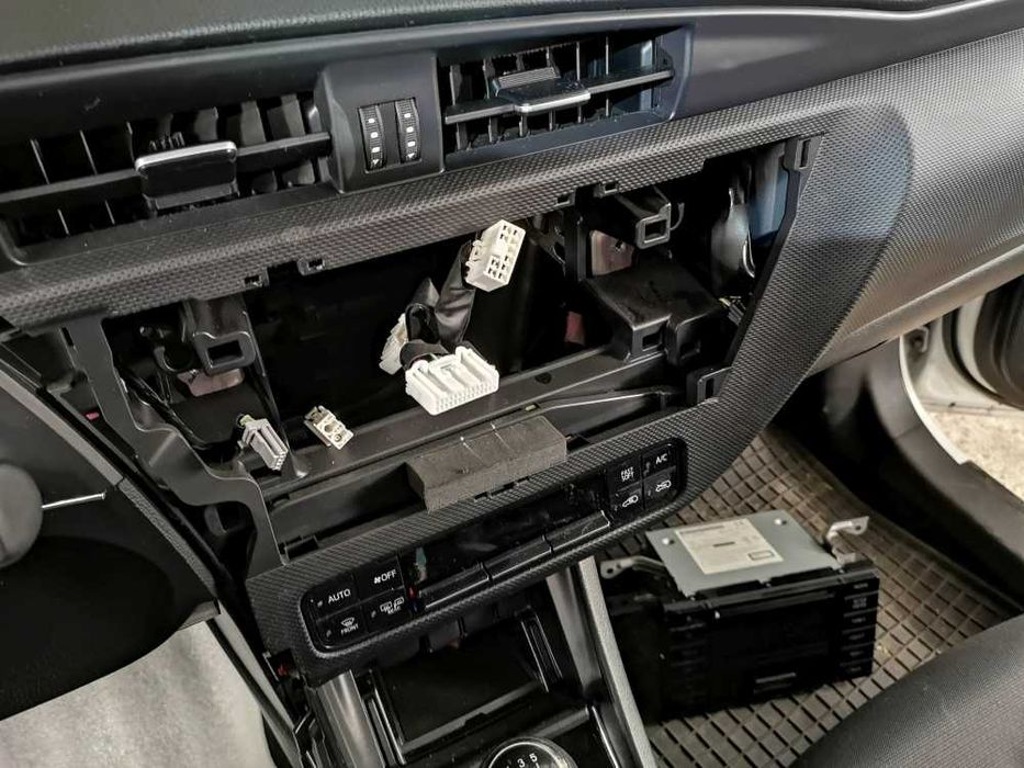 Nawigacja 2din SONY z Android Carplay Toyota Auris Corolla z montażem