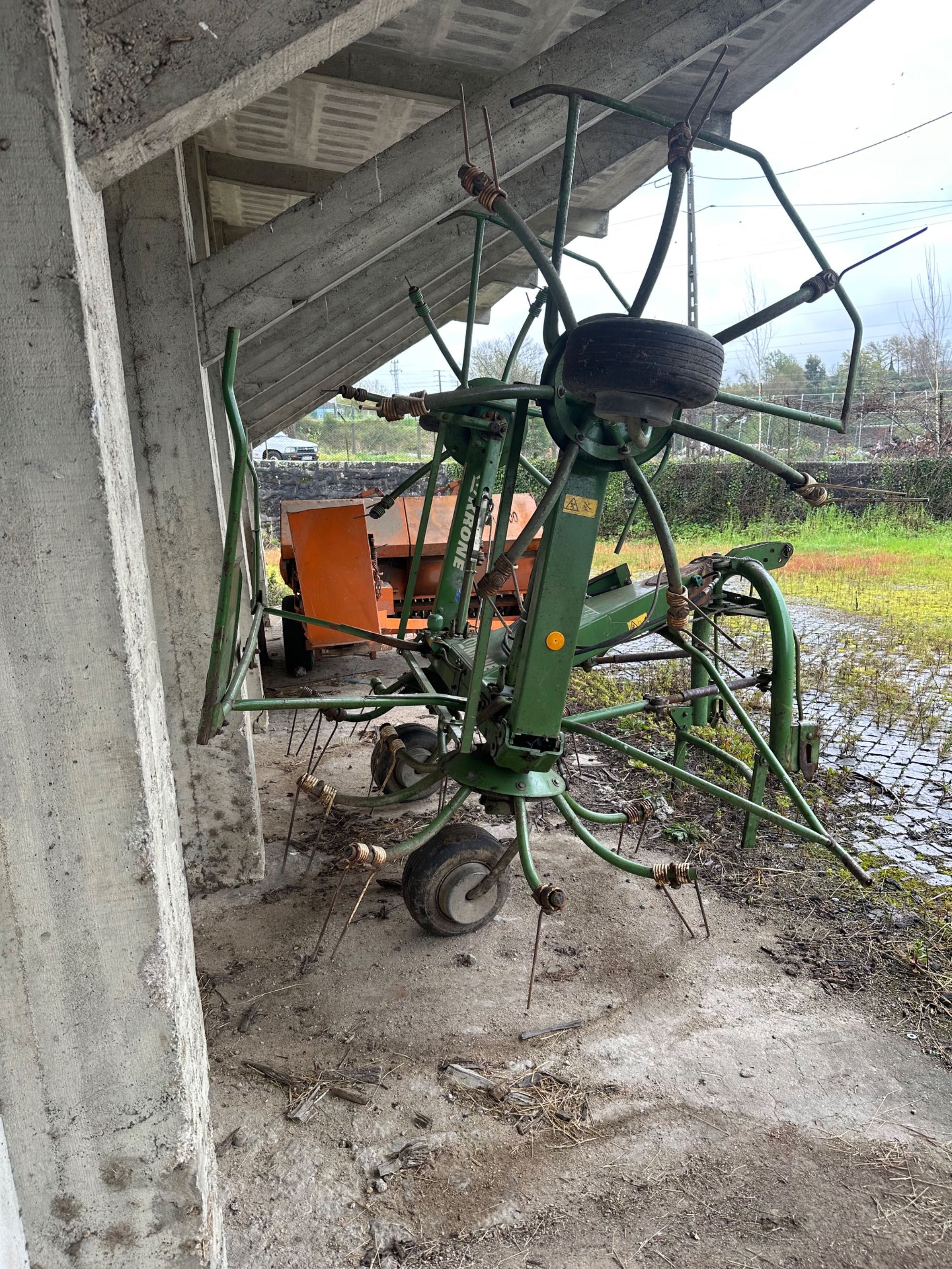 Mexedor de feno krone