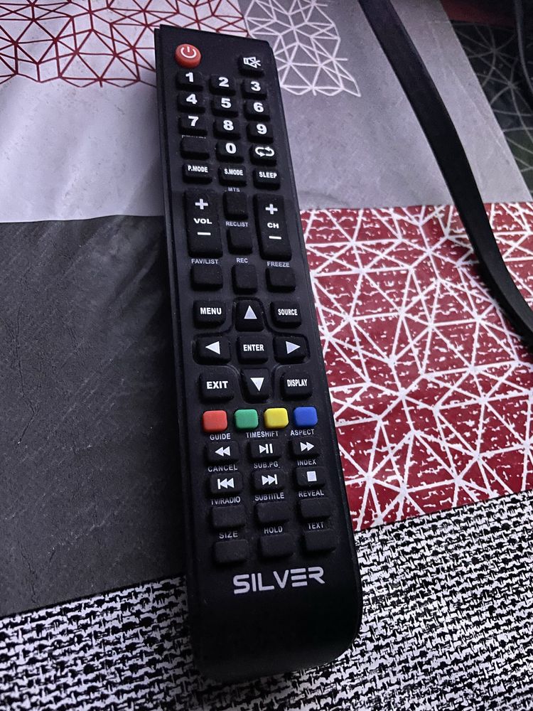 TV Silver 32” em excelente estado de funcionamento. Comando original.