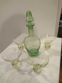 Licoreiro em vidro verde e 4 copos
