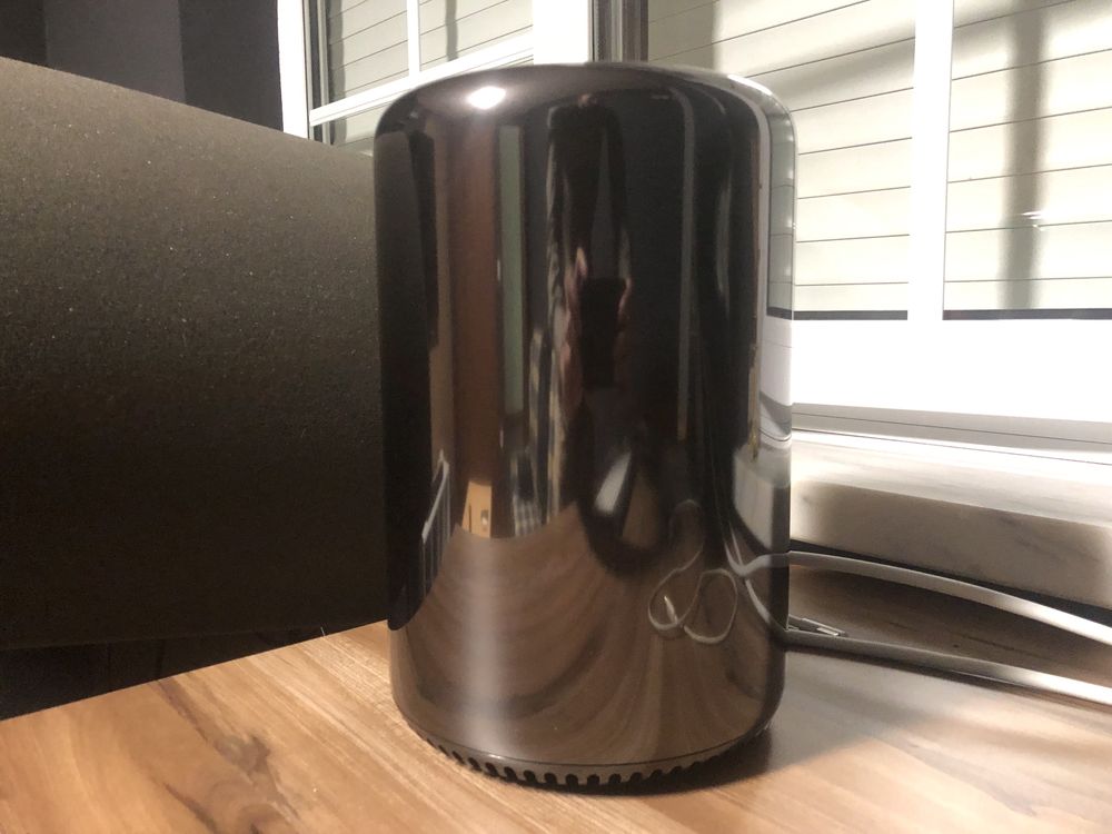 Mac Pro 2013 + Apple Display + Teclado + Rato