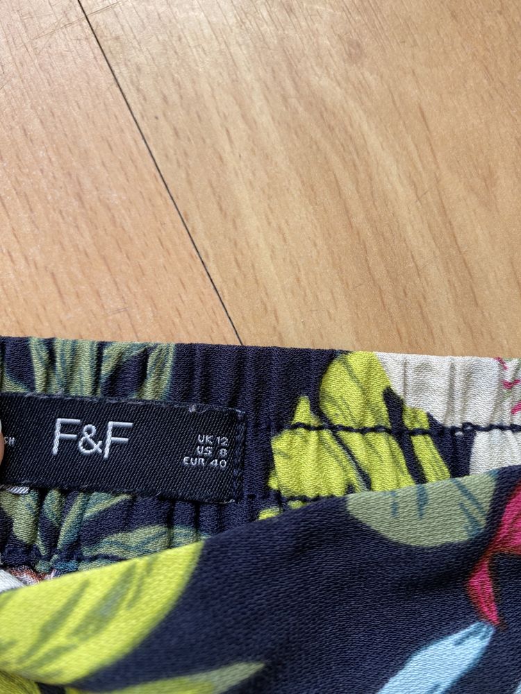 Spodnie kwiatowe F&F 40