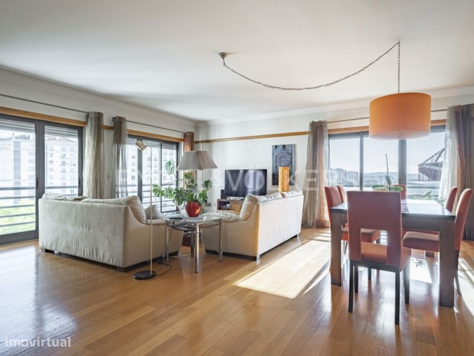 T3 de excelência com estacionamento e arrecadação