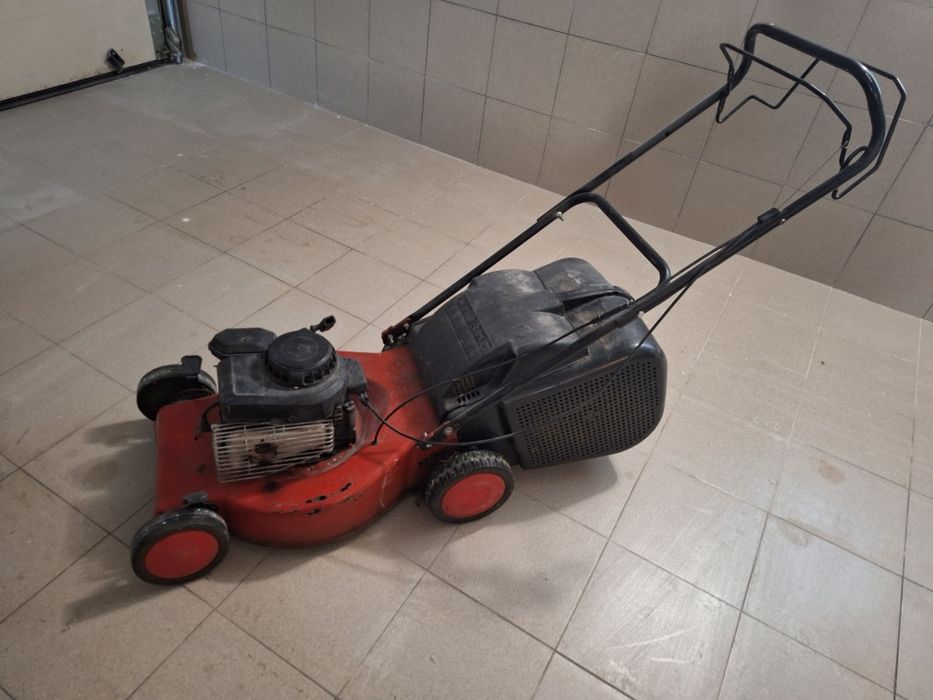 Kosiarka spalinowa z napędem silnik Briggs uszkodzona