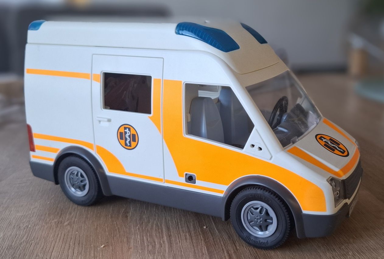 Playmobil karetka 70049 + światełka