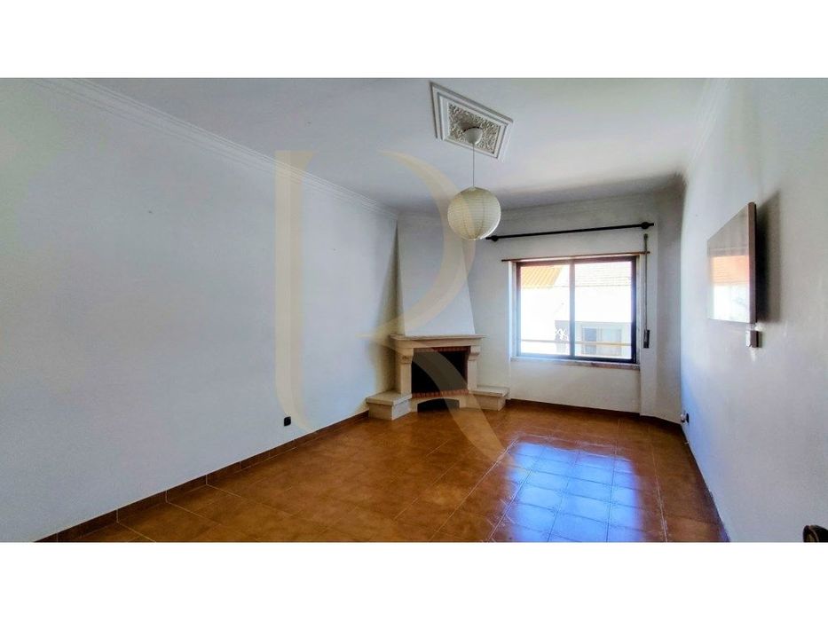 Apartamento T3 com marquise na Marisol