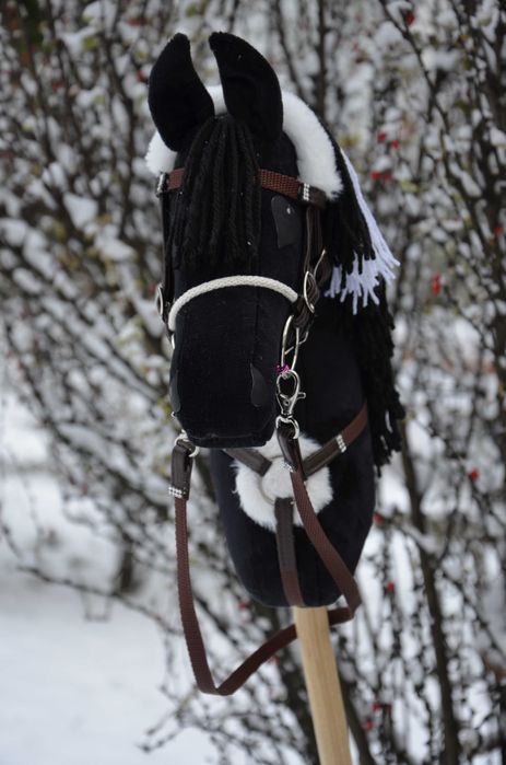 Czarny konik na patyku hobby horses A3