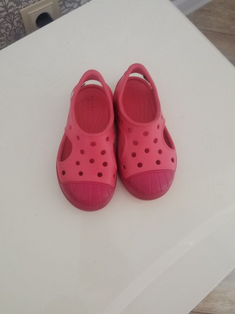 Босоножки Crocs