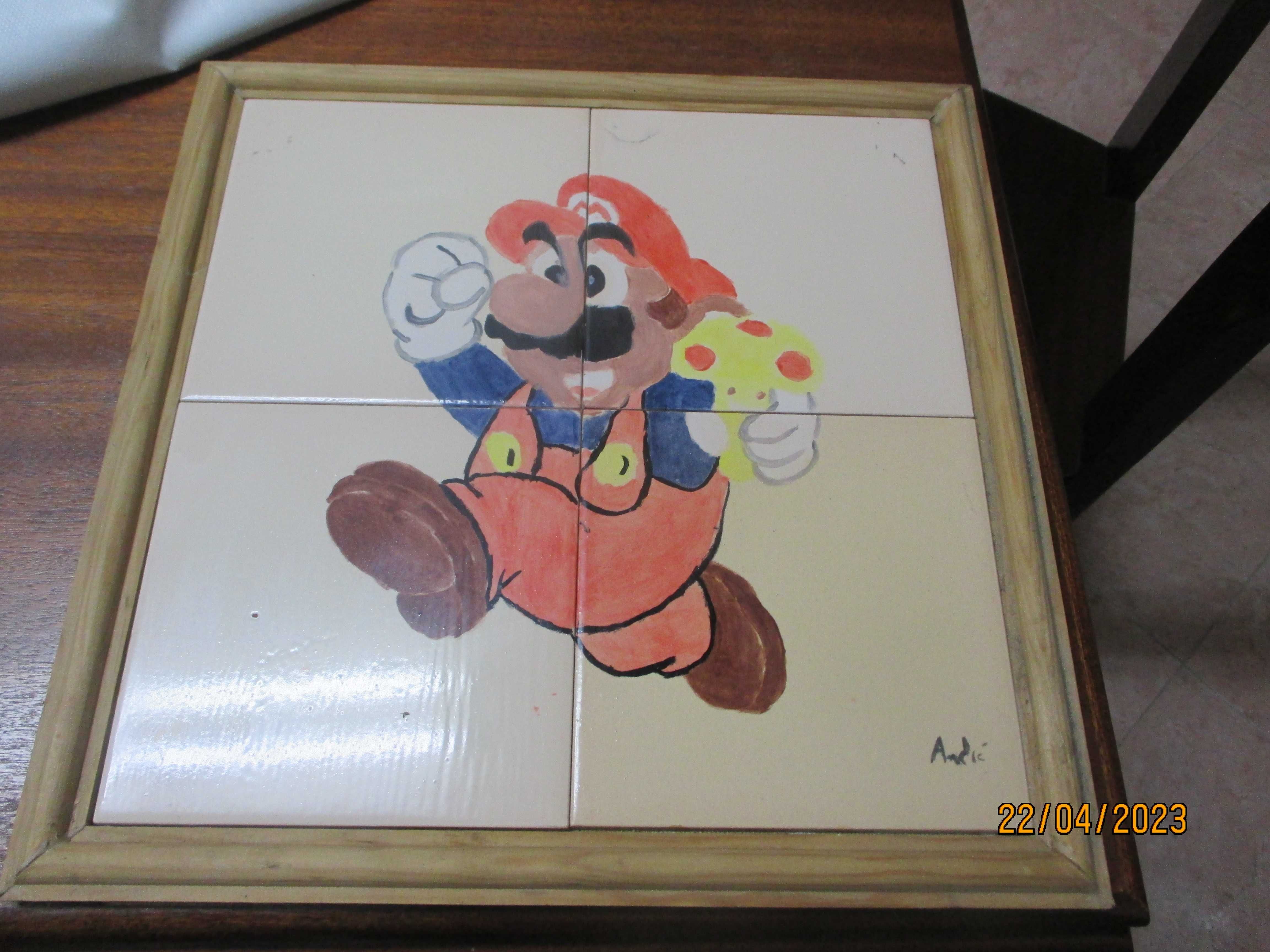 Quadro com 4 azulejos com o Super Mário