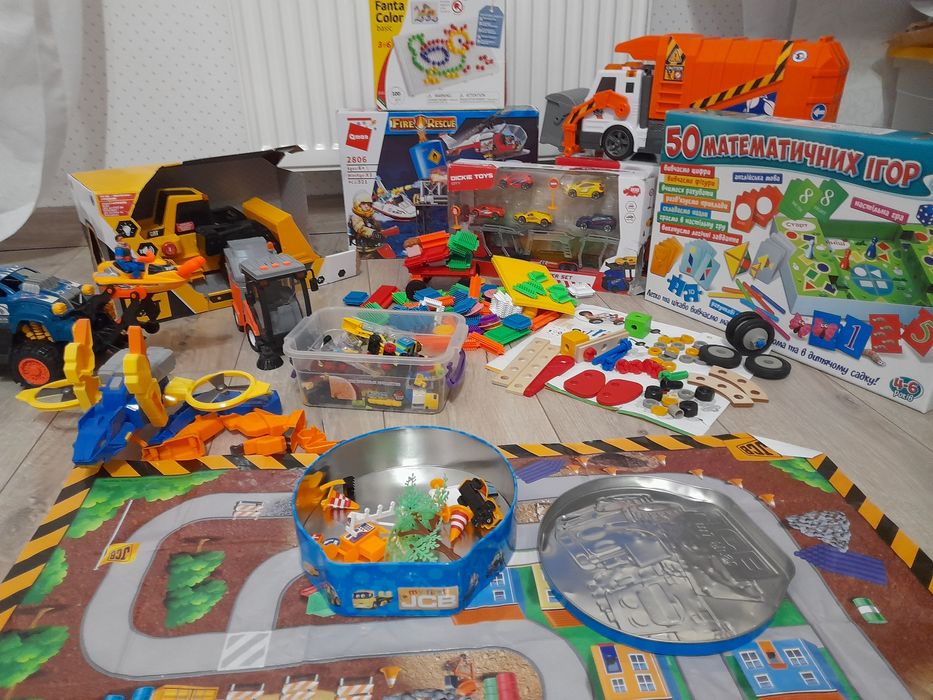 Іграшки фірмові одним лотом