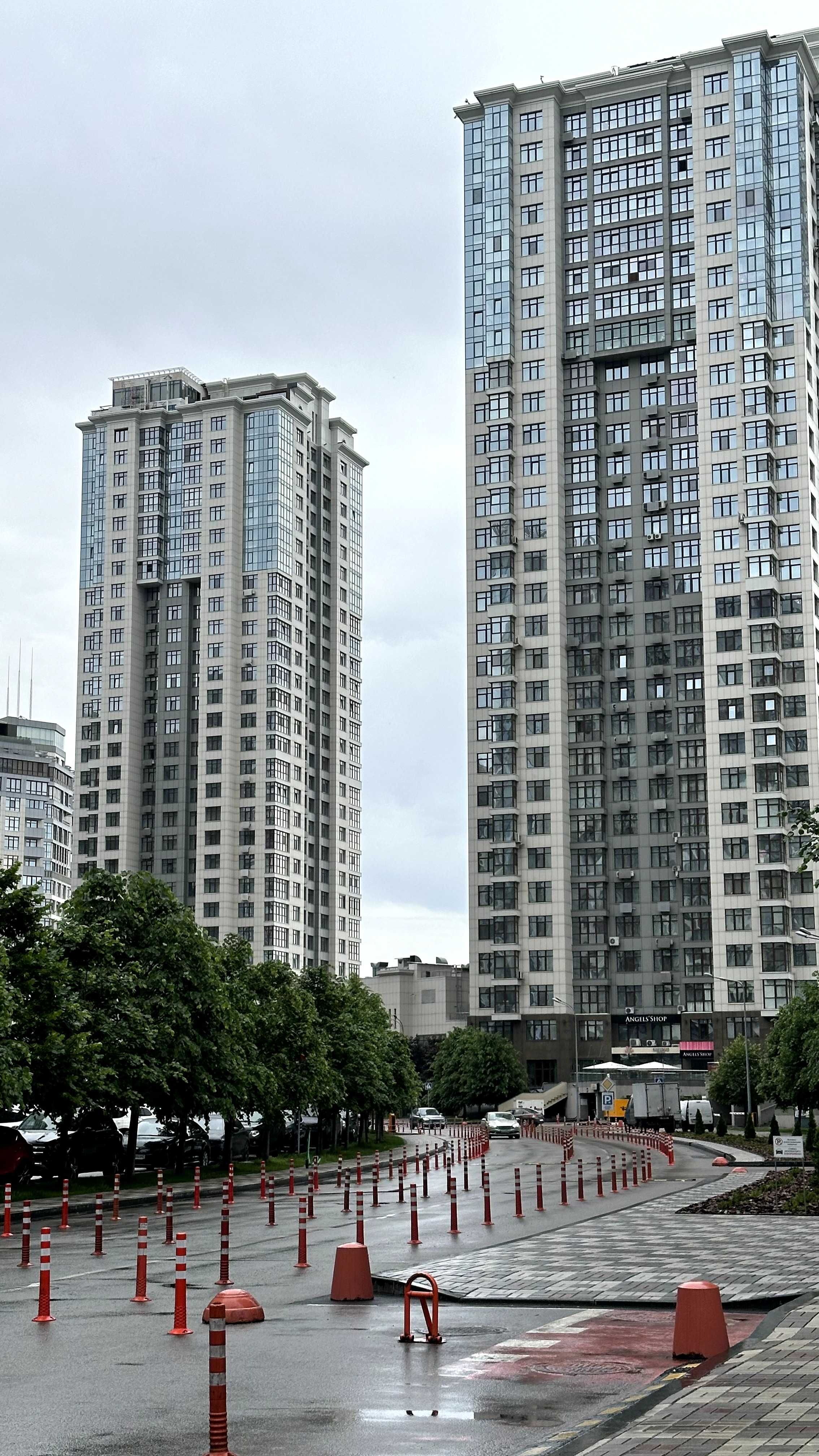 Продаж паркомісця Новопечерські Липки, вул Драгомирова (Верхогляда) 16