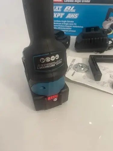 Аккумуляторная полировальная машина Makita 9237CB | 36V | 5.0 A/h