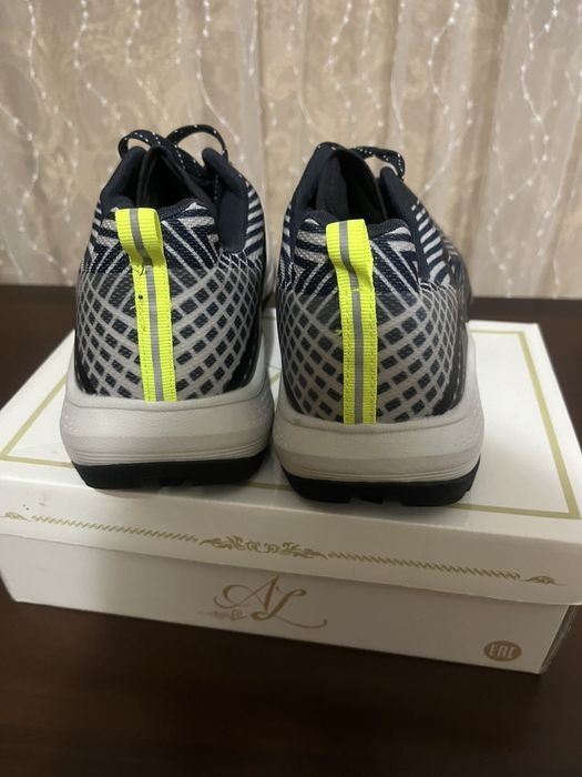 Нові чоловічі кросівки Walkx