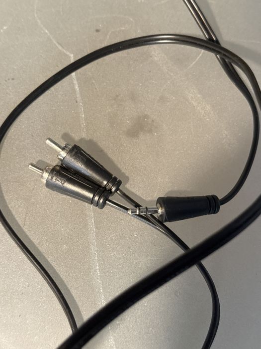 Gramofon Lenco LS-10 — dobry stan + Adapter RCA —> 3,5 mm