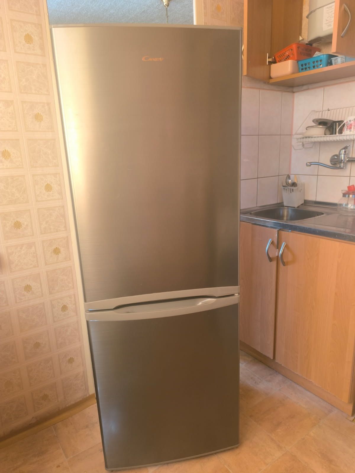 Sprzedam lodówkę ma tylko rok ,zadbana 700 zł do małej negocjacji