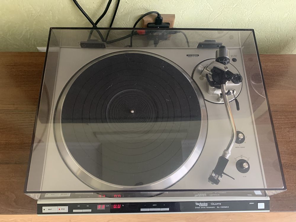 Топовий вініловий програвач Technics SL-1300MK2
