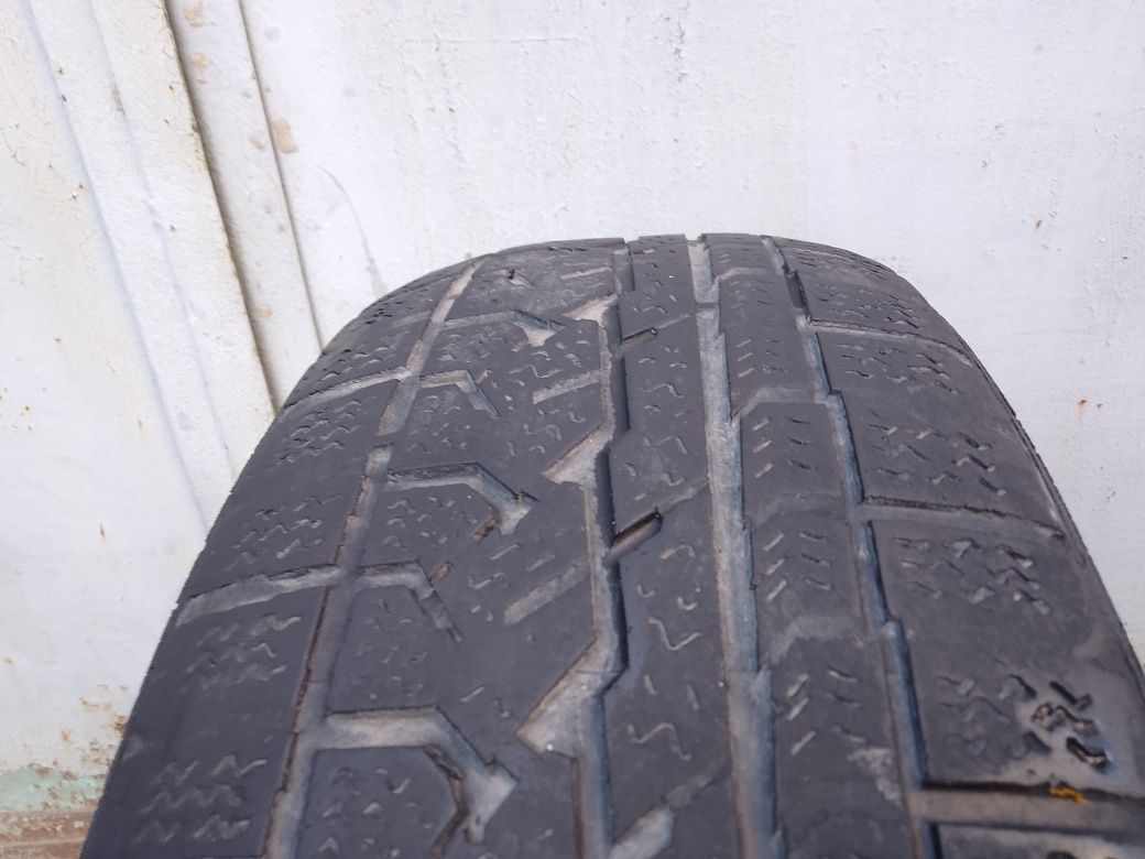 Продам резину Kumho 215-60-17 зима