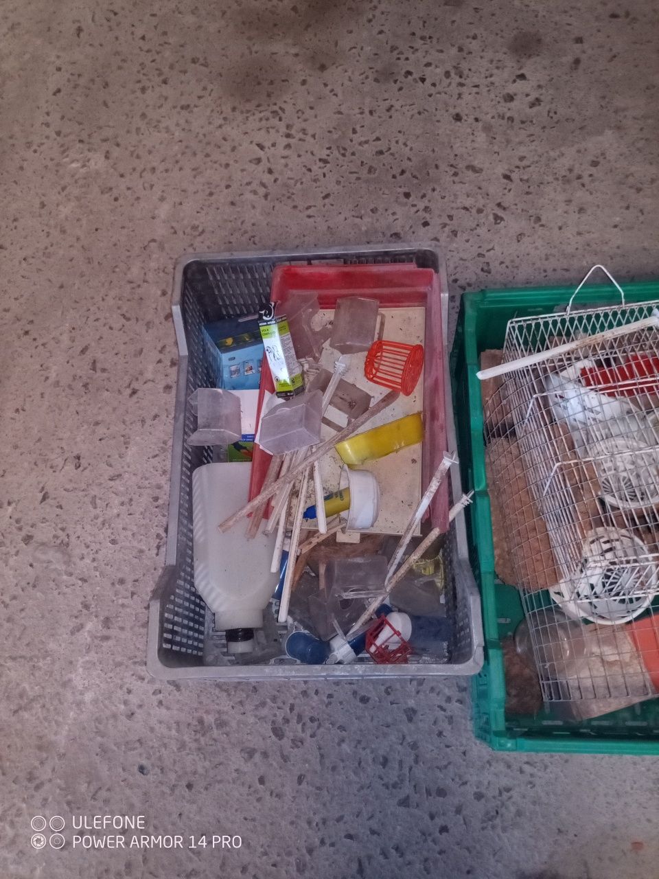 Vendo gaiolas de criação para pássaros