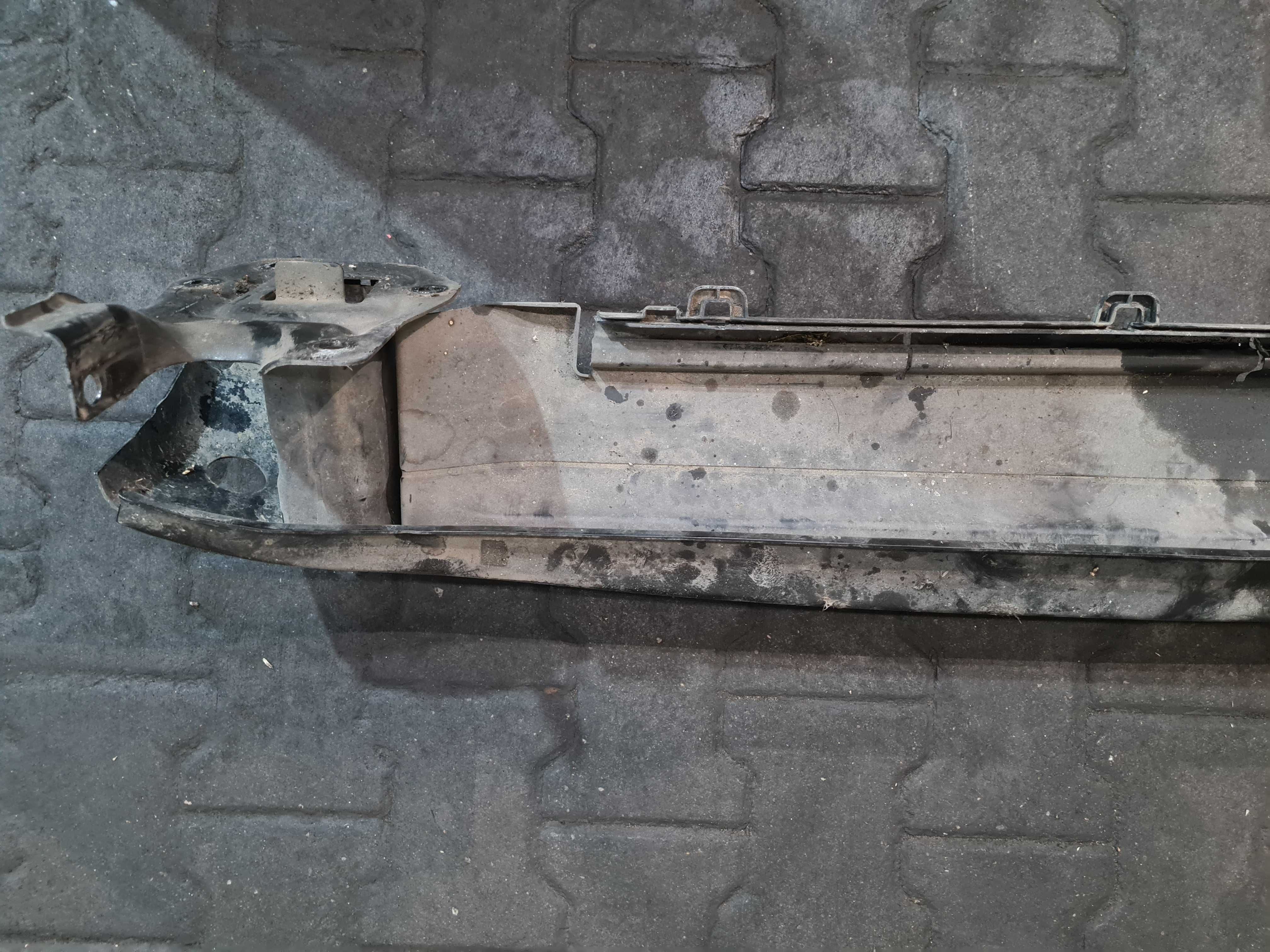 VW T5 2.5 belka wzmocnienie zderzaka przód