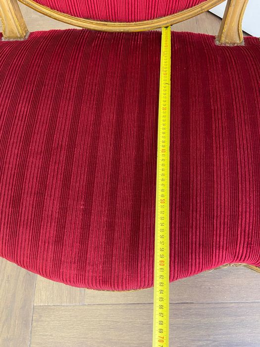 Sofá de encosto medalhão