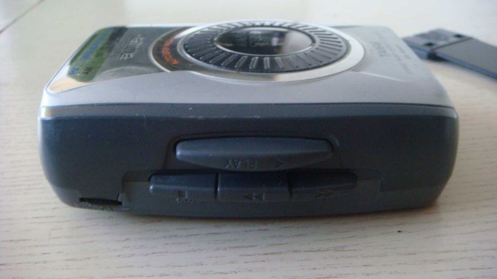 Кассетный плеер AIWA HS-TA166 FM AM Radio