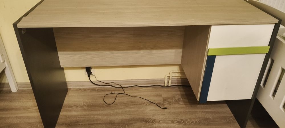 Zestaw mebli młodzieżowych