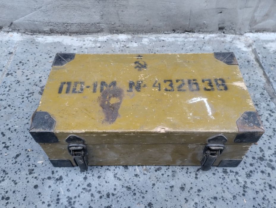 Ящик , футляр під буссоль, коліматор, панораму герца.