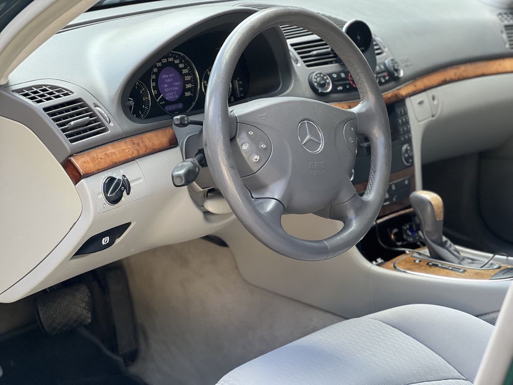 Mercedes-Benz e211