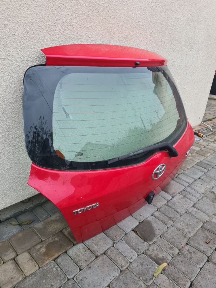 Комплектна кришка багажника ляда Toyota Yaris 2 Тойота Яріс 2 3D