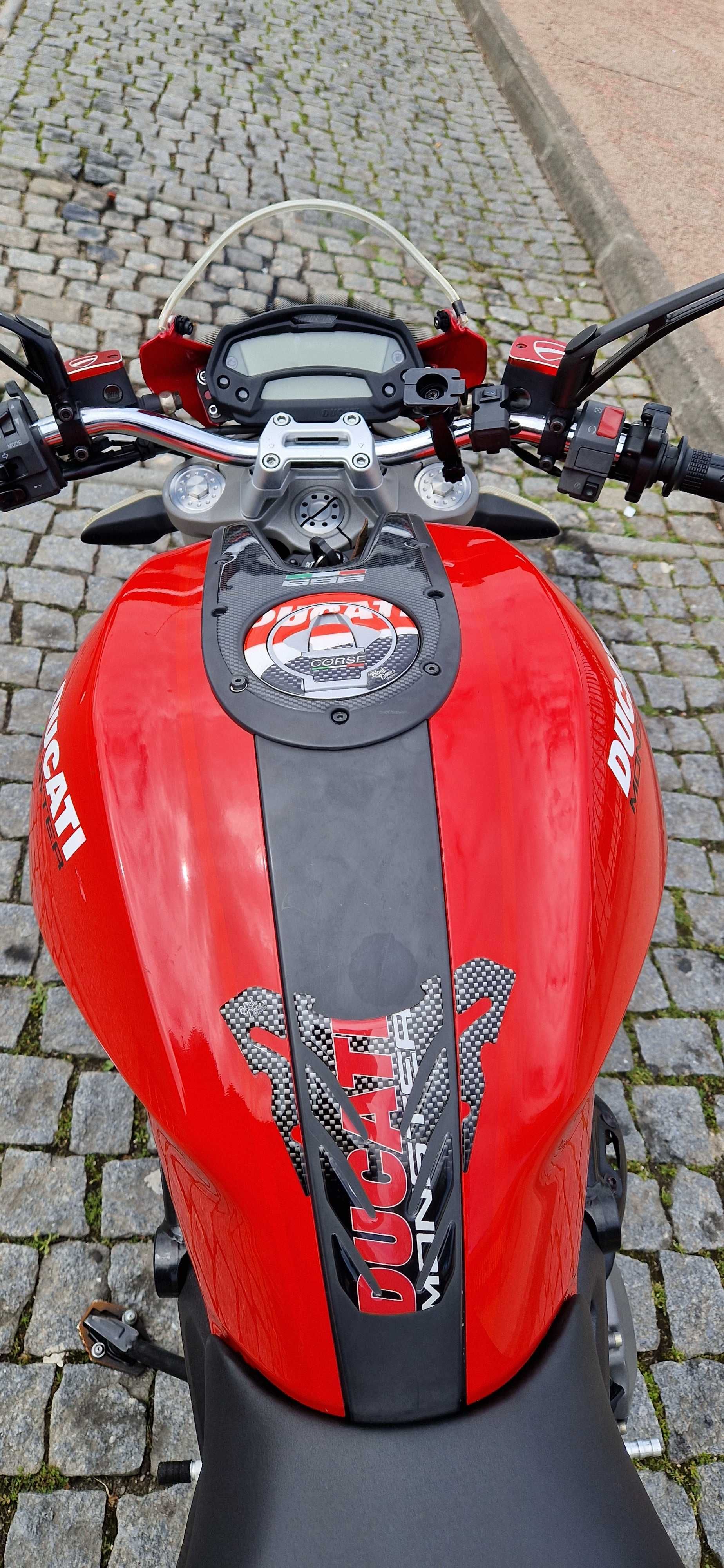 Ducati Monster 696