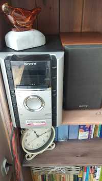 Wieża Sony, radio, CD, posiada dwa głośniki