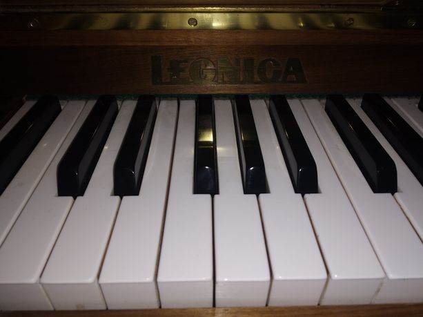 Pianino Legnica sprawne w dobrym stanie