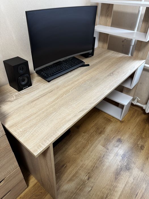 Продам компʼютерний, письмовий стіл з полицями