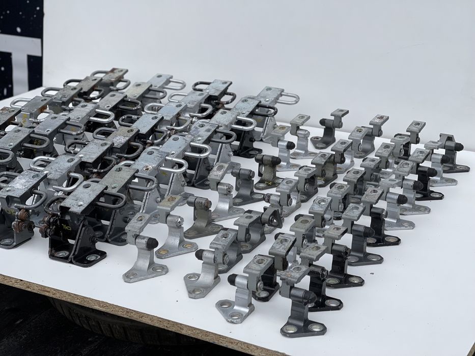 Петля двери передней задней Пассат б6 петля петлі дверей Vw Passat B6