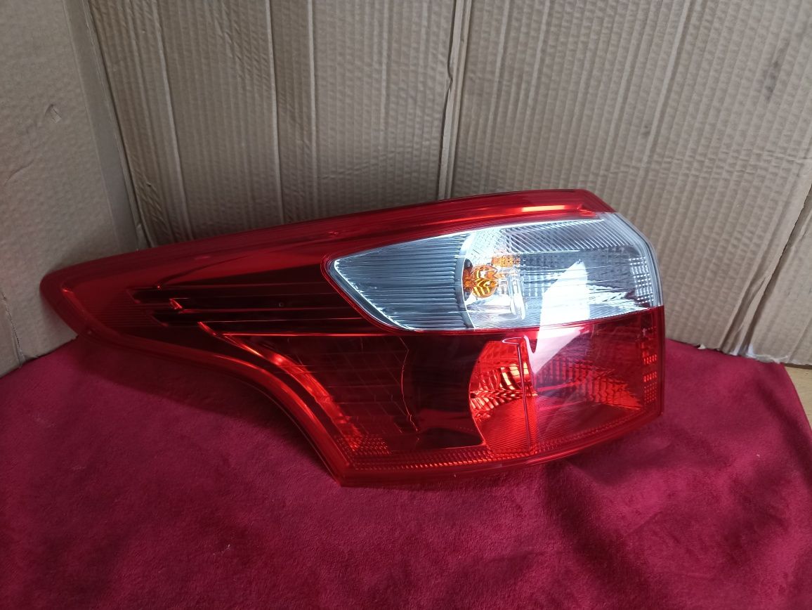 Lampa tylna nowa  Ford Focus 3 Kombi