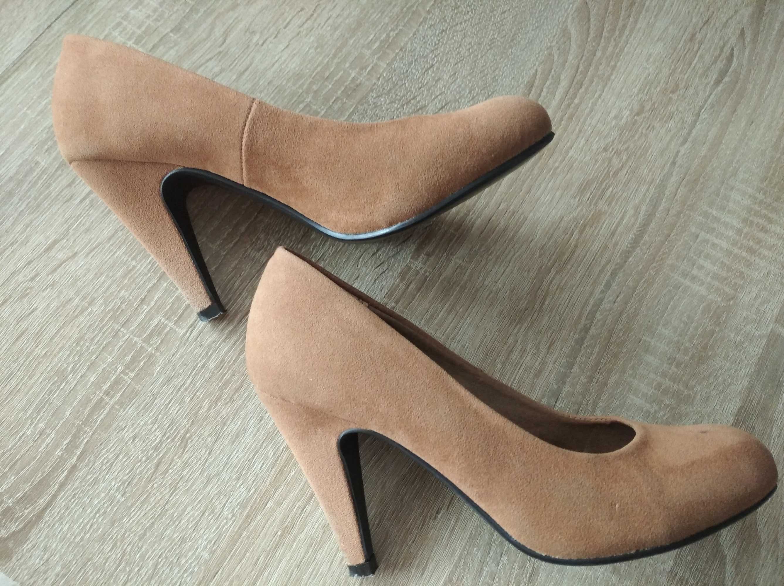 Półbuty czółenka na obcasie camel CCC r.37