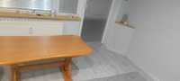 Zadbany stół do kuchni lub saloniku + lampa gratis