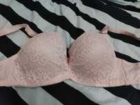 Nowy pudrowy biustonosz bez push up 85D