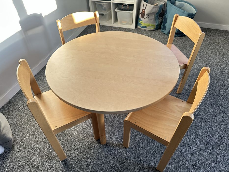 Stól okragły z 4 krzeslami bukowy z regulowaną wysokością Moje Bambino
