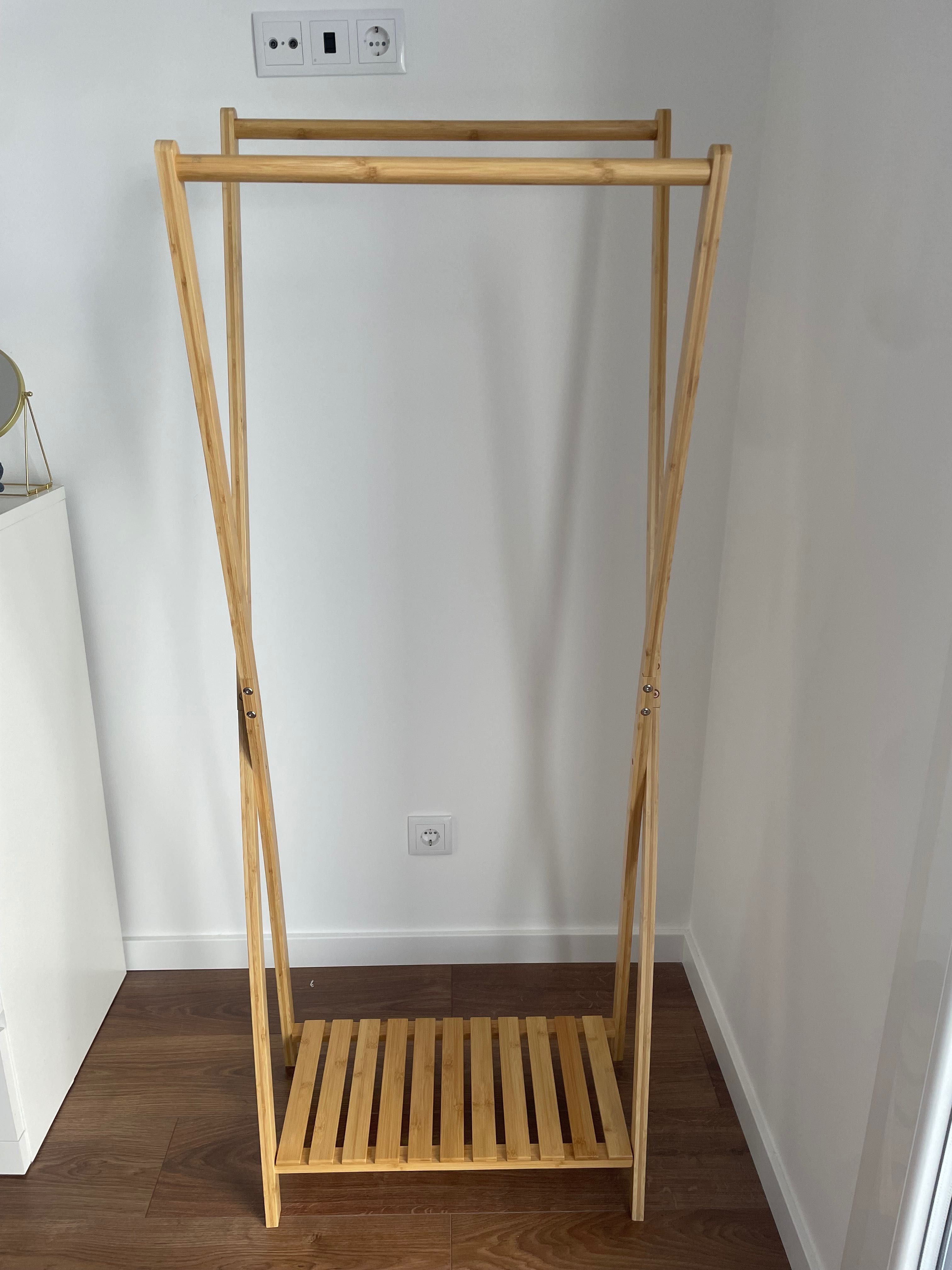 Cabide de bambu para roupa